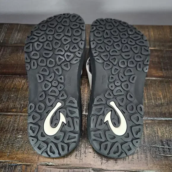 NEW OluKai Ohana Mens Size 7 Slip On Flip Flops Beach Sandals Foam Gray Black